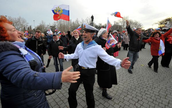 People dance in celebration of the results of the referendum on Crimea's status in Sevastopol, March 16, 2014. People dance in celebration of the results of the referendum on Crimea's status in Sevastopol, March 16, 2014. - Sputnik International