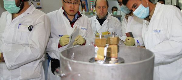 Unidentified International Atomic Energy Agency (IAEA) inspectors (2nd-3rd L) and Iranian technicians disconnect the connections between the twin cascades for 20 percent uranium production at nuclear power plant of Natanz, some 300 kilometres south of Tehran on January, 20, 2014. Unidentified International Atomic Energy Agency (IAEA) inspectors (2nd-3rd L) and Iranian technicians disconnect the connections between the twin cascades for 20 percent uranium production at nuclear power plant of Natanz, some 300 kilometres south of Tehran on January, 20, 2014. - Sputnik International