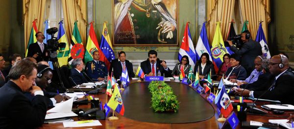 Venezuela's President Nicolas Maduro (C) and ALBA representatives Venezuela's President Nicolas Maduro (C) and ALBA representatives - Sputnik International