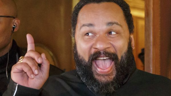 French comedian Dieudonne M'Bala M'Bala gestures to the media as he leaves a Paris court house, Wednesday, Feb. 4, 2015. Controversial French comic Dieudonne has gone on trial charged with defending terrorism in a Facebook post made after the three-day terror spree in Paris last month. French comedian Dieudonne M'Bala M'Bala gestures to the media as he leaves a Paris court house, Wednesday, Feb. 4, 2015. Controversial French comic Dieudonne has gone on trial charged with defending terrorism in a Facebook post made after the three-day terror spree in Paris last month. - Sputnik International