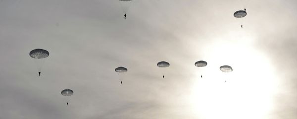 The landing of Russian airborne troops The landing of Russian airborne troops - Sputnik International