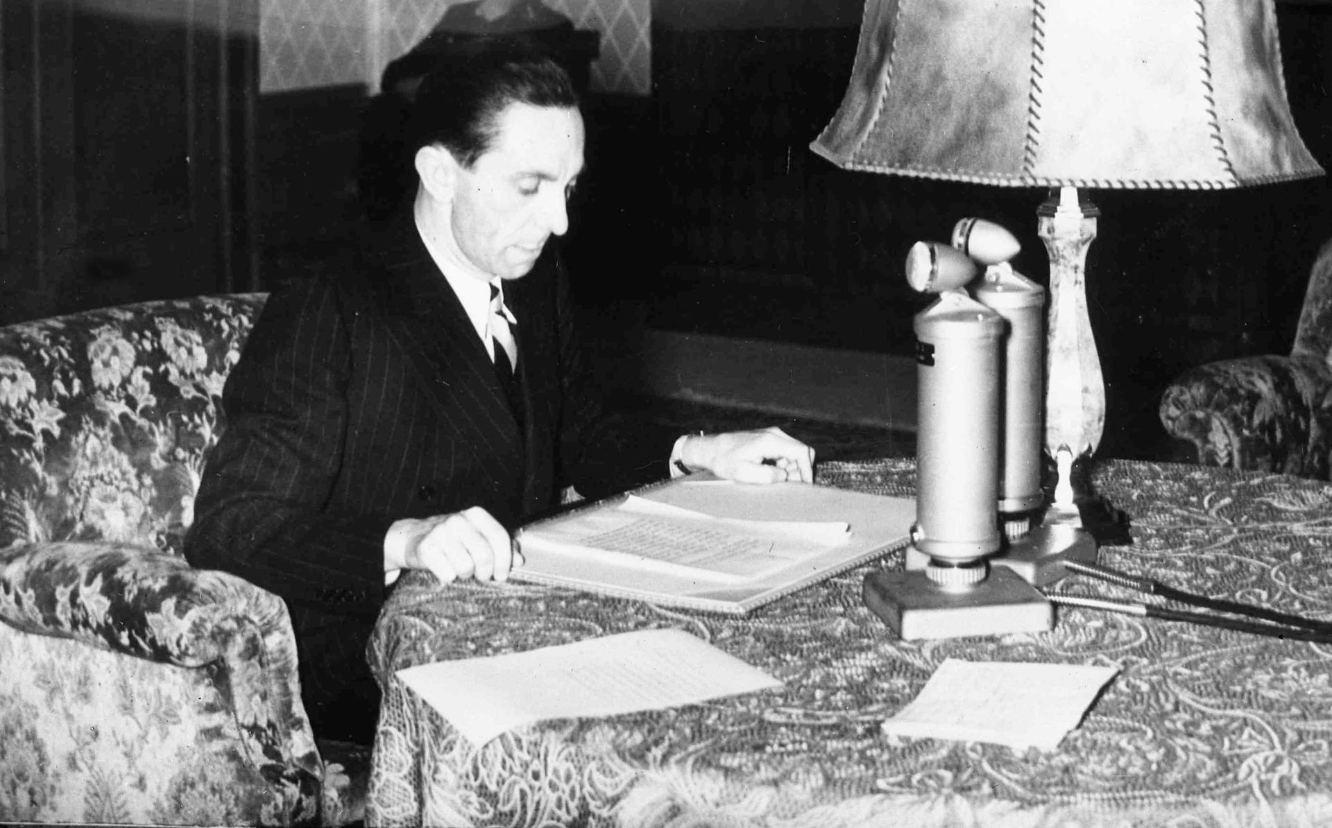 From Sex Mansion to Vegan Commune: New Lease of Life for Ex-Nazi Propaganda Chief's Hideaway From Sex Mansion to Vegan Commune: New Lease of Life for Ex-Nazi Propaganda Chief's Hideaway - Sputnik International, 1920, 13.03.2021