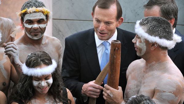 Australian Prime Minister Tony Abbott holding his fighting boomerang while talking to an Aboriginal performer at the opening of the 44th Parliament in Canberra - Sputnik International