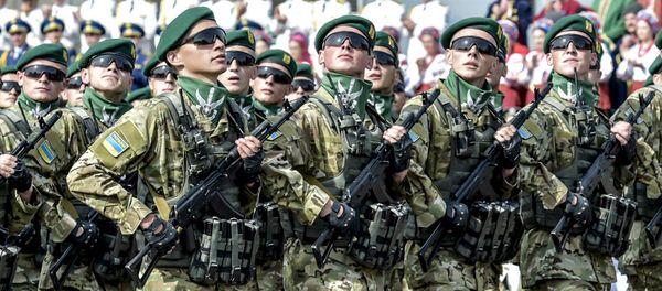 A military parade at Khreshchatyk Street on Independence Day in Kiev A military parade at Khreshchatyk Street on Independence Day in Kiev - Sputnik International