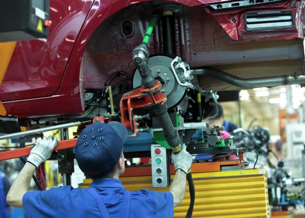 Opel Astra compacts manufactured at the General Motors plant in the Shushary-2 production zone - Sputnik International