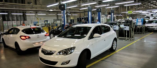 Opel Astra compacts manufactured at the General Motors plant in the Shushary-2 production zone - Sputnik International