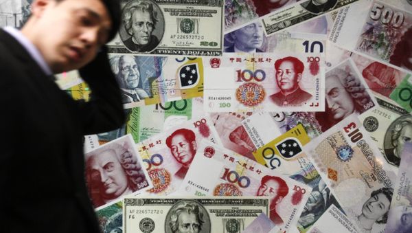 A man walks past a collage of copies of Chinese RMB, U.S. dollar and other foreign bills at a money exchange store in Hong Kong Thursday, April 15, 2010 - Sputnik International
