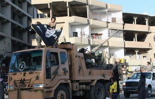 Fighters from the al-Qaida linked Islamic State of Iraq and the Levant (ISIL) during a parade in Raqqa, Syria - Sputnik International