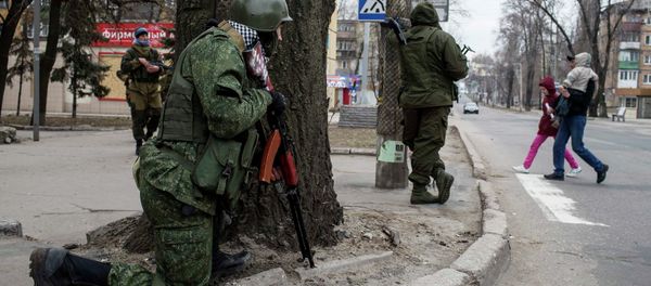 Independence supporters take their positions on a street, during an anti-terrorist drill in Donetsk, March 18, 2015 Independence supporters take their positions on a street, during an anti-terrorist drill in Donetsk, March 18, 2015 - Sputnik International
