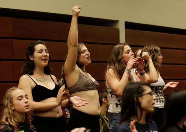 University of California students and supporters yell during a UC Board of Regents meeting in San Francisco, Wednesday, March 18, 2015. Gov. Jerry Brown has opposed University of California President Janet Napolitano plan to increase tuition by up to 5 percent in each of the next five years.  - Sputnik International