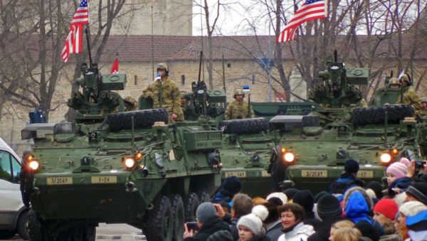 US Army soldiers travel in American armored combat vehicles through the streets of Narva, Estonia, during a military parade to mark the country's Independence Day. - Sputnik International