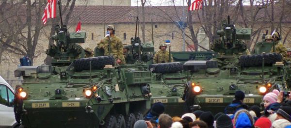 US Army soldiers travel in American armored combat vehicles through the streets of Narva, Estonia, during a military parade to mark the country's Independence Day. - Sputnik International