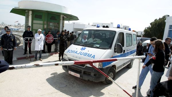 An ambulance arrives at the morgue carrying the body of a victim of Wednesday's attack on the national museum in Tunisia, in Tunis March 19, 2015 - Sputnik International