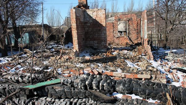 Cottages where people lived destroyed by shelling in Gorlovka in Donbass - Sputnik International