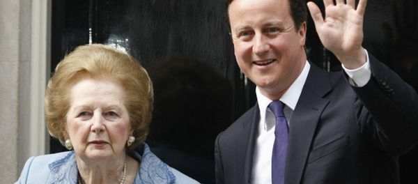 Britain's Prime Minister David Cameron, right, poses with former Prime Minister Margaret Thatcher - Sputnik International