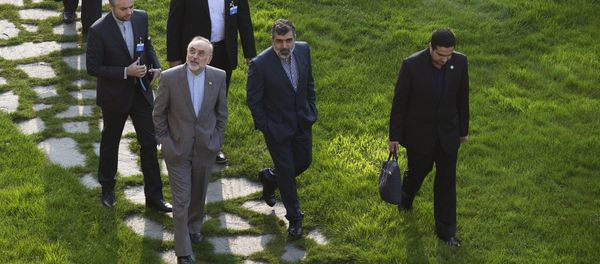 The head of the Atomic Energy Organisation of Iran Ali Akbar Salehi (2nd L) walks outside before a negotiating session with the United States and the European Union over Iran's nuclear program in Lausanne March 20, 2015 - Sputnik International