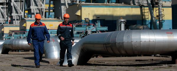 Gas pipeline station workers passing the gas pressure engines in Zakarpattia region, Western Ukraine - Sputnik International