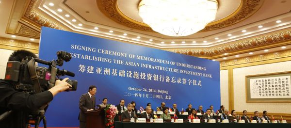 Chinese Finance Minister Lou Jiwei (2nd L) gives a speech for guests at the signing ceremony of the Asian Infrastructure Investment Bank at the Great Hall of the People in Beijing - Sputnik International