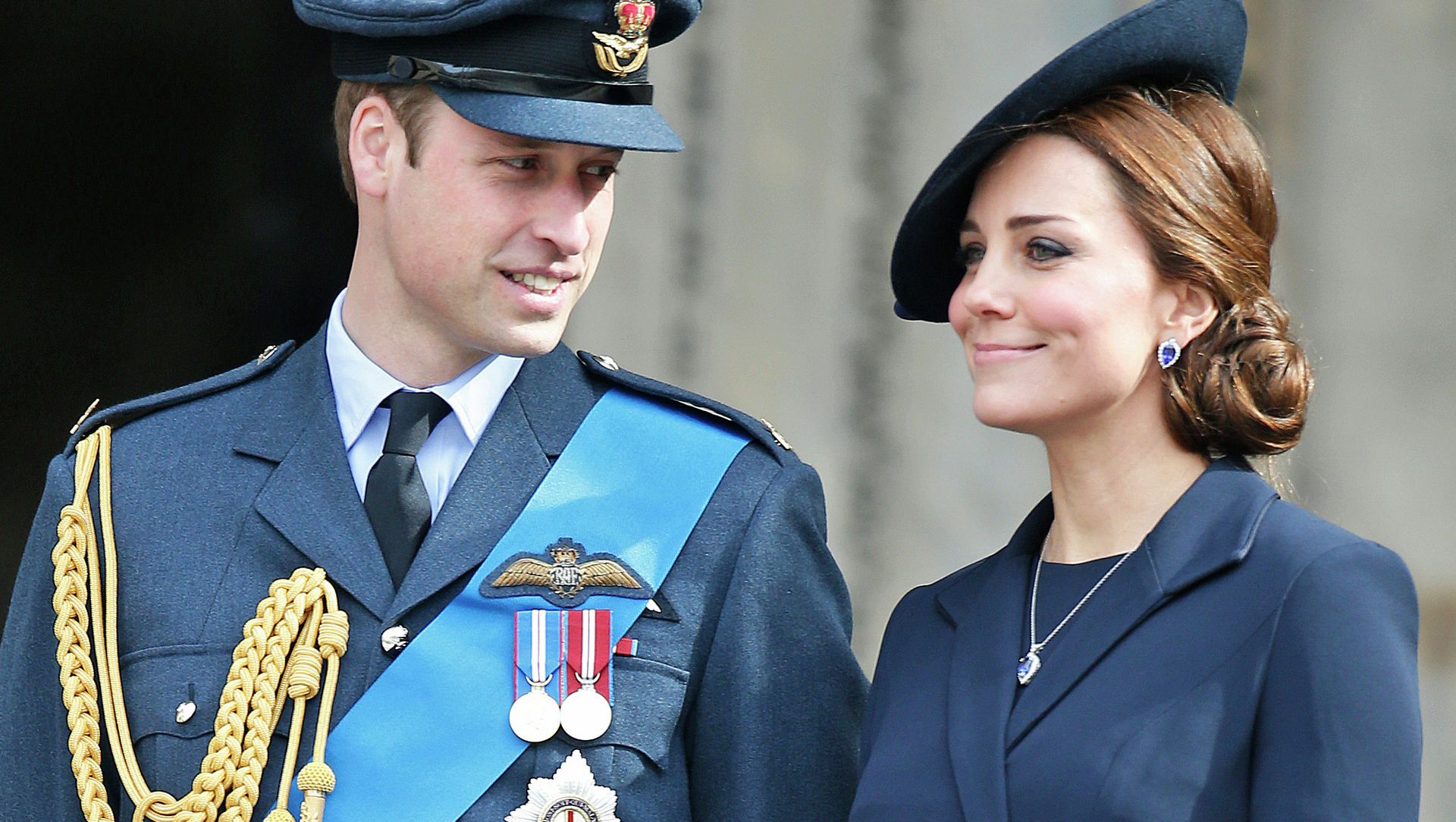 Britain's Duke of Cambridge and Duchess of Cambridge stand at the steps of St Paul's Cathedral, in central London Britain's Duke of Cambridge and Duchess of Cambridge stand at the steps of St Paul's Cathedral, in central London - Sputnik International, 1920, 30.04.2021