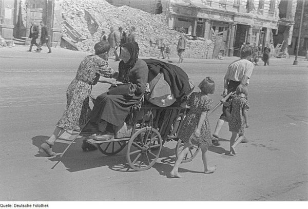 German refugees in 1945 German refugees in 1945 - Sputnik International