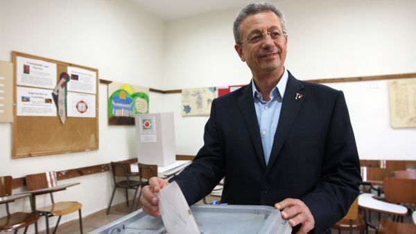 Palestinian Legislative Council member Mustafa Al Barghouti casts his vote in the West Bank city of Ramallah. File photo - Sputnik International