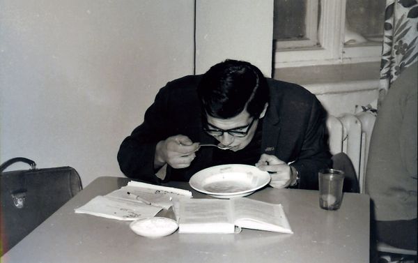 Sergei Lavrov in a university cafeteria. Photo from the photographer's archive. Sergei Lavrov in a university cafeteria. Photo from the photographer's archive. - Sputnik International