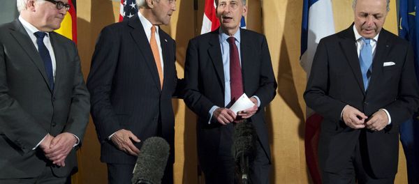 German Foreign Minister Frank Walter Steinmeier (L), U.S. Secretary of State John Kerry (2nd L), British Foreign Secretary Philip Hammond and French Foreign Minister Laurent Fabius (R) talk after Secretary Hammond made a statement about their meeting regarding recent negotiations with Iran over Iran's nuclear program in London, England March 21, 2015 - Sputnik International