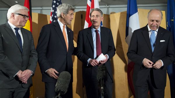 German Foreign Minister Frank Walter Steinmeier (L), U.S. Secretary of State John Kerry (2nd L), British Foreign Secretary Philip Hammond and French Foreign Minister Laurent Fabius (R) talk after Secretary Hammond made a statement about their meeting regarding recent negotiations with Iran over Iran's nuclear program in London, England March 21, 2015 - Sputnik International