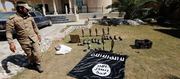 Islamic State flag and ammunition Islamic State flag and ammunition - Sputnik International
