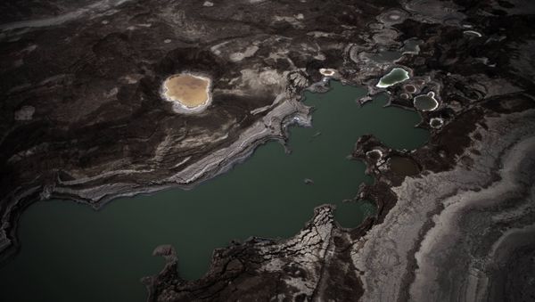 An aerial view photo shows sinkholes created by the drying of the Dead Sea, near Kibbutz Ein Gedi - Sputnik International
