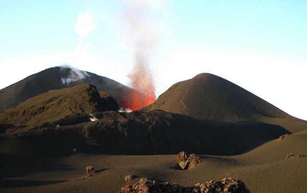 A side breakthrough eruption of Volcano Plosky Tolbachik in Kamchatka A side breakthrough eruption of Volcano Plosky Tolbachik in Kamchatka - Sputnik International