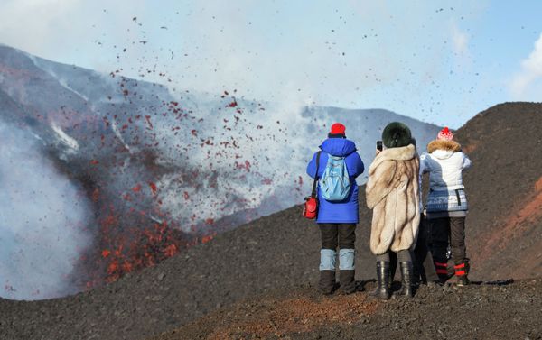 Women photograph a side breakthrough eruption of Plosky Tobalchik volcano in Kamchatka Women photograph a side breakthrough eruption of Plosky Tobalchik volcano in Kamchatka - Sputnik International