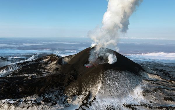 A side breakthrough eruption of Volcano Plosky Tolbachik in Kamchatka A side breakthrough eruption of Volcano Plosky Tolbachik in Kamchatka - Sputnik International