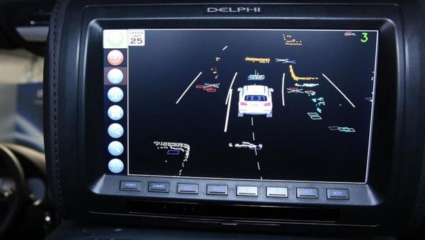 A screen inside Delphi's self-driving car showing obstacles around the car - Sputnik International