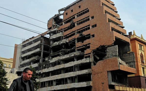 A man walks past the building of former federal military headquarters in Belgrade on March 24, 2010, destroyed during the 1999 NATO air campaign against Yugoslavia. A man walks past the building of former federal military headquarters in Belgrade on March 24, 2010, destroyed during the 1999 NATO air campaign against Yugoslavia. - Sputnik International