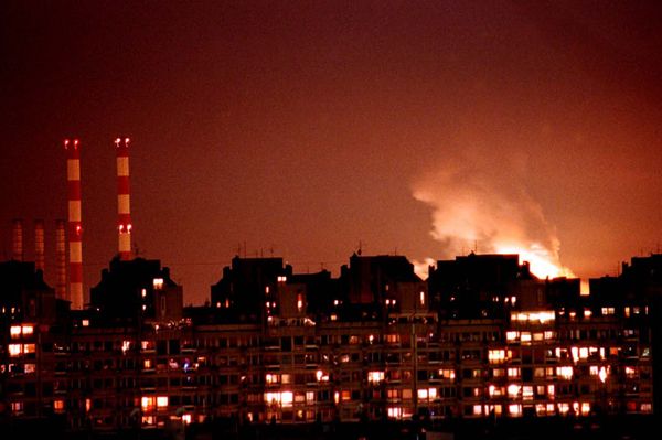 Flames from an explosion light up the Belgrade skyline near a power station after NATO cruise missiles and warplanes attacked Yugoslavia late Wednesday, March 24, 1999 Flames from an explosion light up the Belgrade skyline near a power station after NATO cruise missiles and warplanes attacked Yugoslavia late Wednesday, March 24, 1999 - Sputnik International