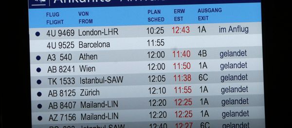 The arrivals board shows flight 4U 9525 without a status at the airport in Duesseldorf, Germany, Tuesday, March 24, 2015 - Sputnik International