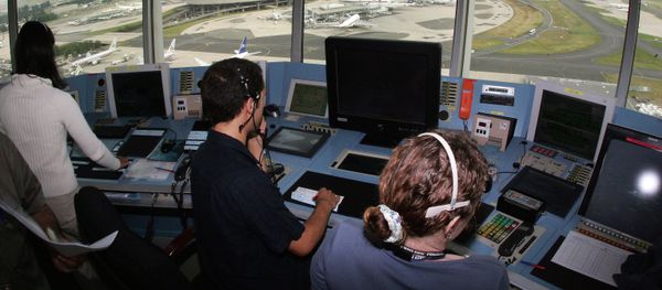 Air controllers man the air traffic at Roissy airport, near Paris Air controllers man the air traffic at Roissy airport, near Paris - Sputnik International