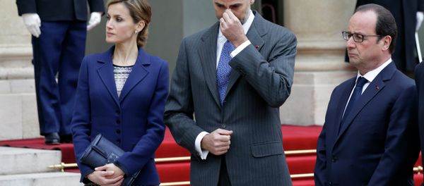 French President Francois Hollande (R), Spain's King Felipe VI and his wife Queen Letizia deliver a speech at the Elysee palace in Paris, March 24, 2015. French President Francois Hollande (R), Spain's King Felipe VI and his wife Queen Letizia deliver a speech at the Elysee palace in Paris, March 24, 2015. - Sputnik International