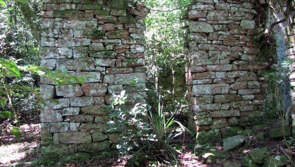 This March 8, 2015 photo released by the University of Buenos Aires Urban Archeology Center shows the remains of a building built inside Teyu Cuare Park near San Ignacio in the northeastern province of Misiones, Argentina. This March 8, 2015 photo released by the University of Buenos Aires Urban Archeology Center shows the remains of a building built inside Teyu Cuare Park near San Ignacio in the northeastern province of Misiones, Argentina. - Sputnik International