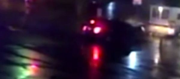 After initial reports that the Secret Service had deleted videos showing two agents driving their vehicle into a barricade at the White House after a night of drinking, video of the incident has been released by a congressional panel. - Sputnik International