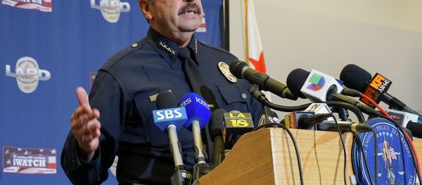 LAPD Chief Charlie Beck believes that the officers, because of their numerous tactical errors, should be kept on the desk. LAPD Chief Charlie Beck believes that the officers, because of their numerous tactical errors, should be kept on the desk. - Sputnik International