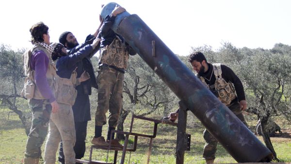Rebel fighters from Suqour al-Sham Brigade prepare to launch a locally made shell towards forces loyal to Syria's president Bashar Al-Assad who are stationed in checkpoints surrounding the city of Idlib Rebel fighters from Suqour al-Sham Brigade prepare to launch a locally made shell towards forces loyal to Syria's president Bashar Al-Assad who are stationed in checkpoints surrounding the city of Idlib - Sputnik International