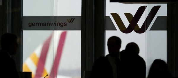 Passengers are silhouetted against a window at the Germanwings check-in desk at Dusseldorf airport March 24, 2015. Passengers are silhouetted against a window at the Germanwings check-in desk at Dusseldorf airport March 24, 2015. - Sputnik International