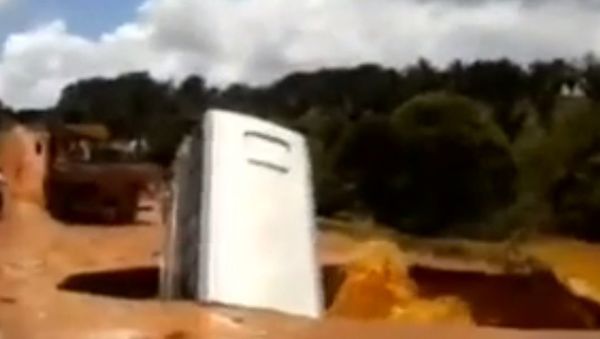 Sinkhole Swallows Bus in Brazil - Sputnik International