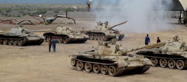 Militiamen loyal to Yemen's President Abed Rabbo Mansour Hadi take positions at the al-Anad air base in the southern province of Lahej, 60 kilometers (35 miles) of Aden, Yemen - Sputnik International