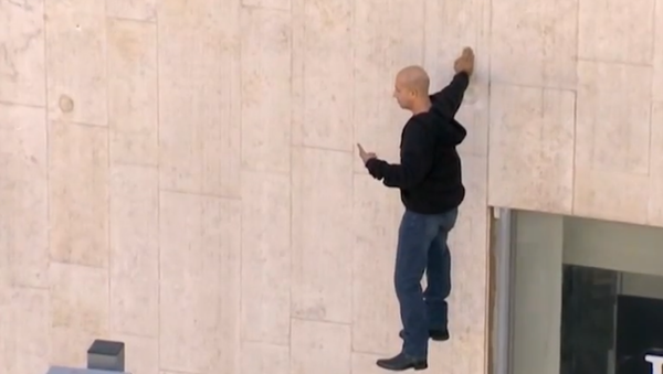 Illusionist Boggles Crowd in Israel by Floating Five Hours in the Air - Sputnik International