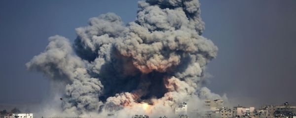 In this July 29, 2014 photo, smoke and fire from an Israeli strike rise over Gaza City. A fierce debate is raging within Israel's military over the extent to which soldiers should be held legally accountable for their actions during last year's Gaza war, with commanders increasingly at odds with military lawyers. In this July 29, 2014 photo, smoke and fire from an Israeli strike rise over Gaza City. A fierce debate is raging within Israel's military over the extent to which soldiers should be held legally accountable for their actions during last year's Gaza war, with commanders increasingly at odds with military lawyers. - Sputnik International