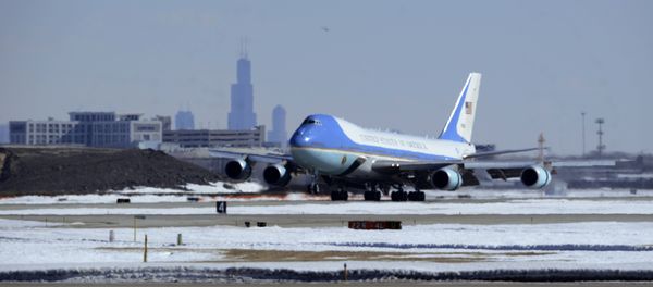 Air Force One, with President Barack Obama aboard, lands at O'Hare International Airport in Chicago, Thursday, Feb. 19, 2015. - Sputnik International