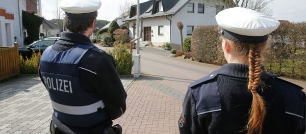 Police hold media away from the house where Andreas Lubitz lived in Montabaur, Germany. Police hold media away from the house where Andreas Lubitz lived in Montabaur, Germany. - Sputnik International
